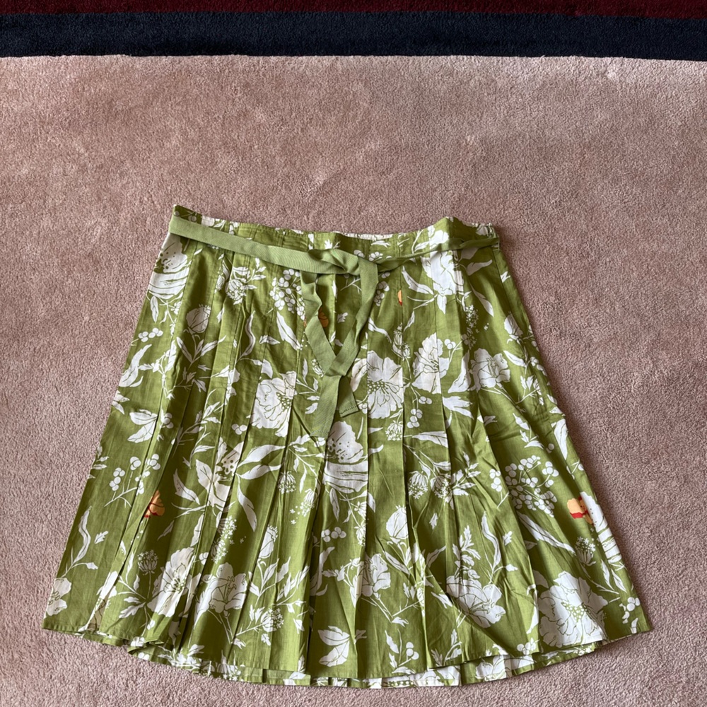 New Women’s Plus lined, pleated skirt, sz.16, perfect skirt for fall,zip up side